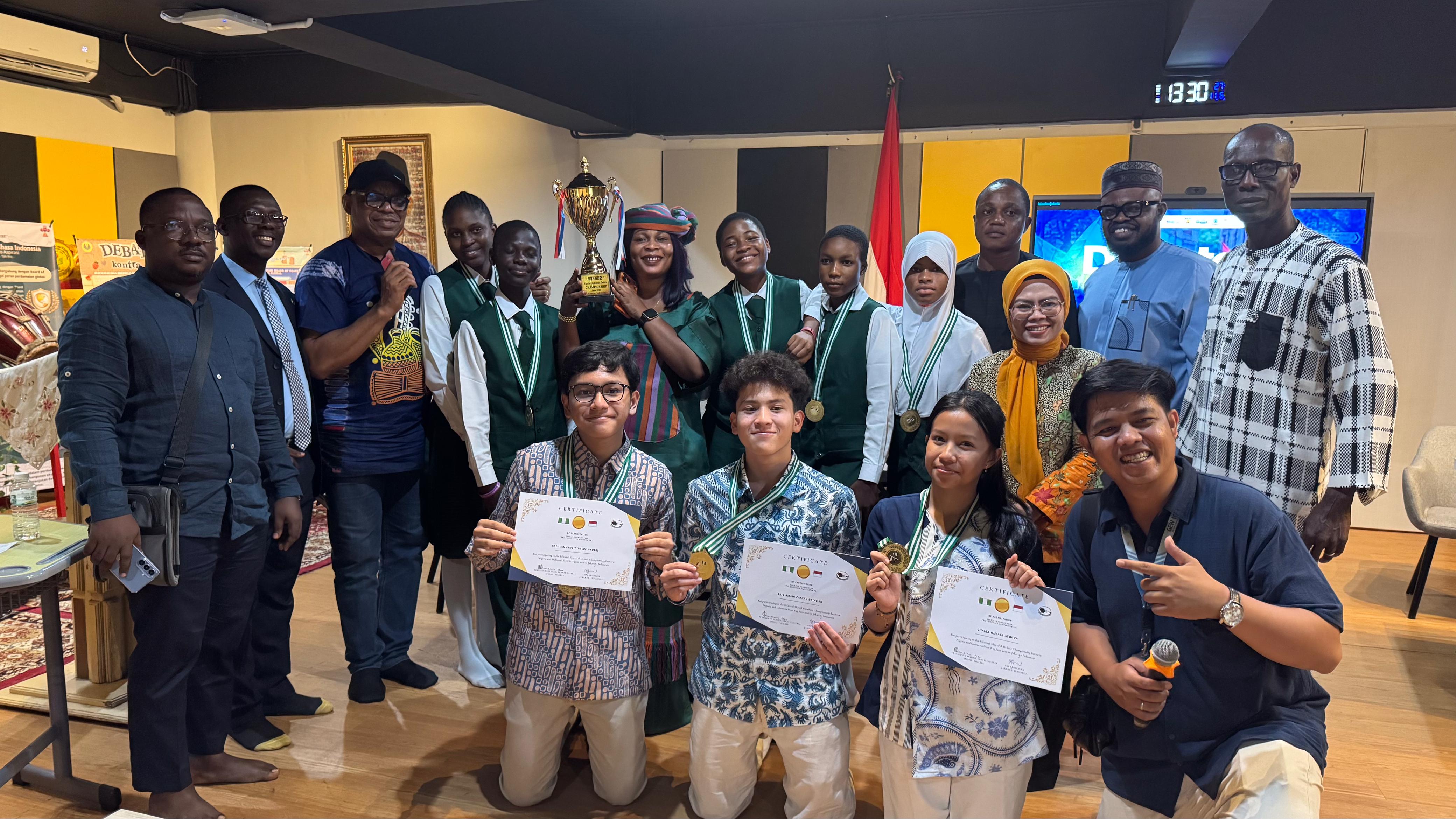 SMP Labschool Jakarta Gelar Sesi Debat Diplomasi Global Bersama PSDN Edo Nigeria