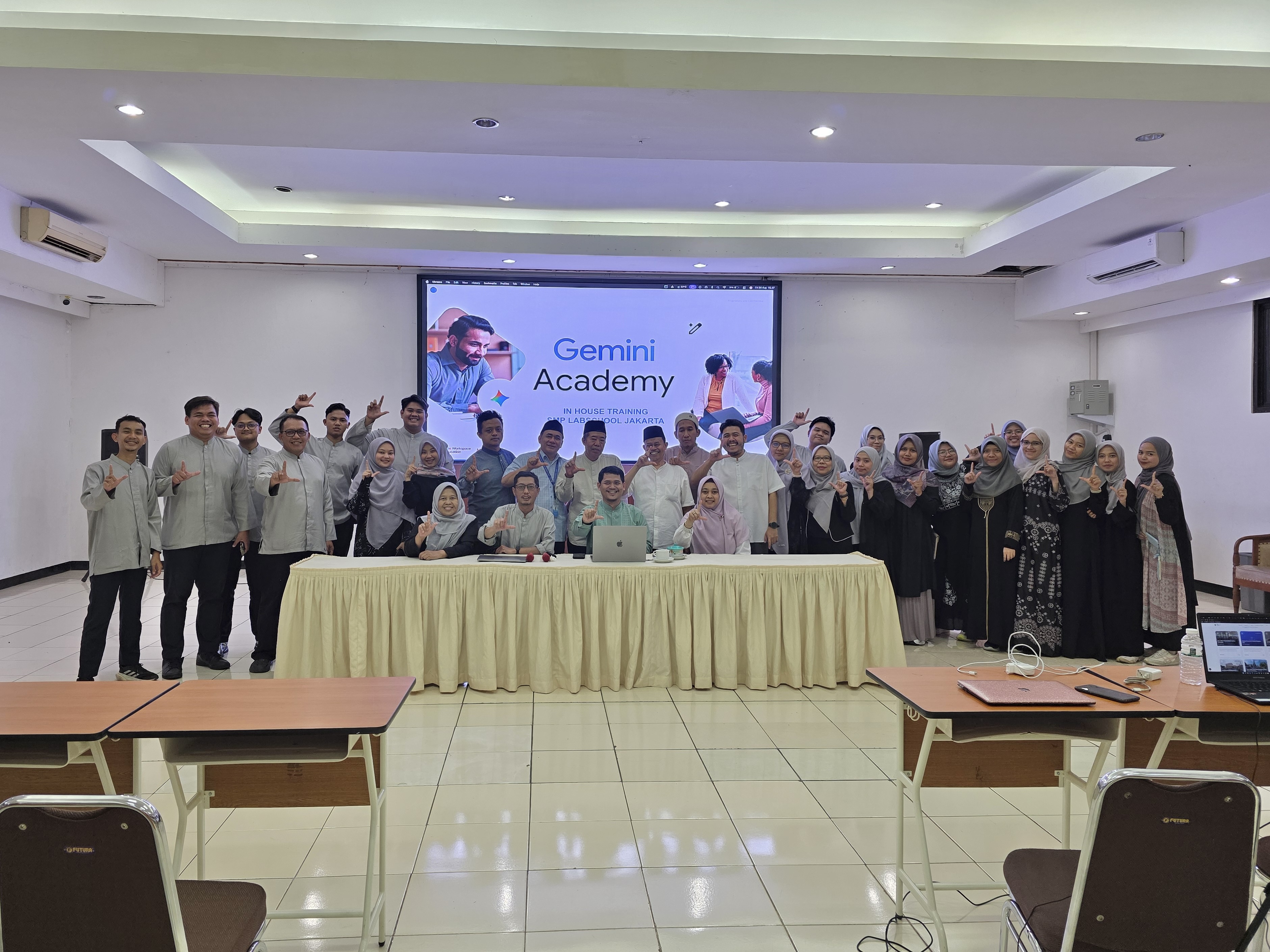 Tingkatkan Kualitas Pembelajaran, Guru dan Karyawan SMP Labschool Jakarta Ikuti Pelatihan Gemini Academy