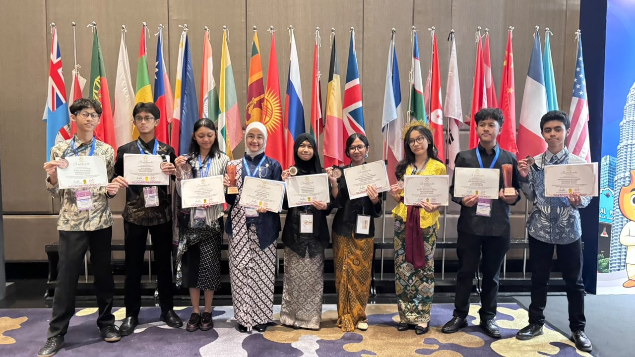41 Delegasi SMP Labschool Jakarta Bergelimang Prestasi Pada AYIMUN 22nd Kuala Lumpur