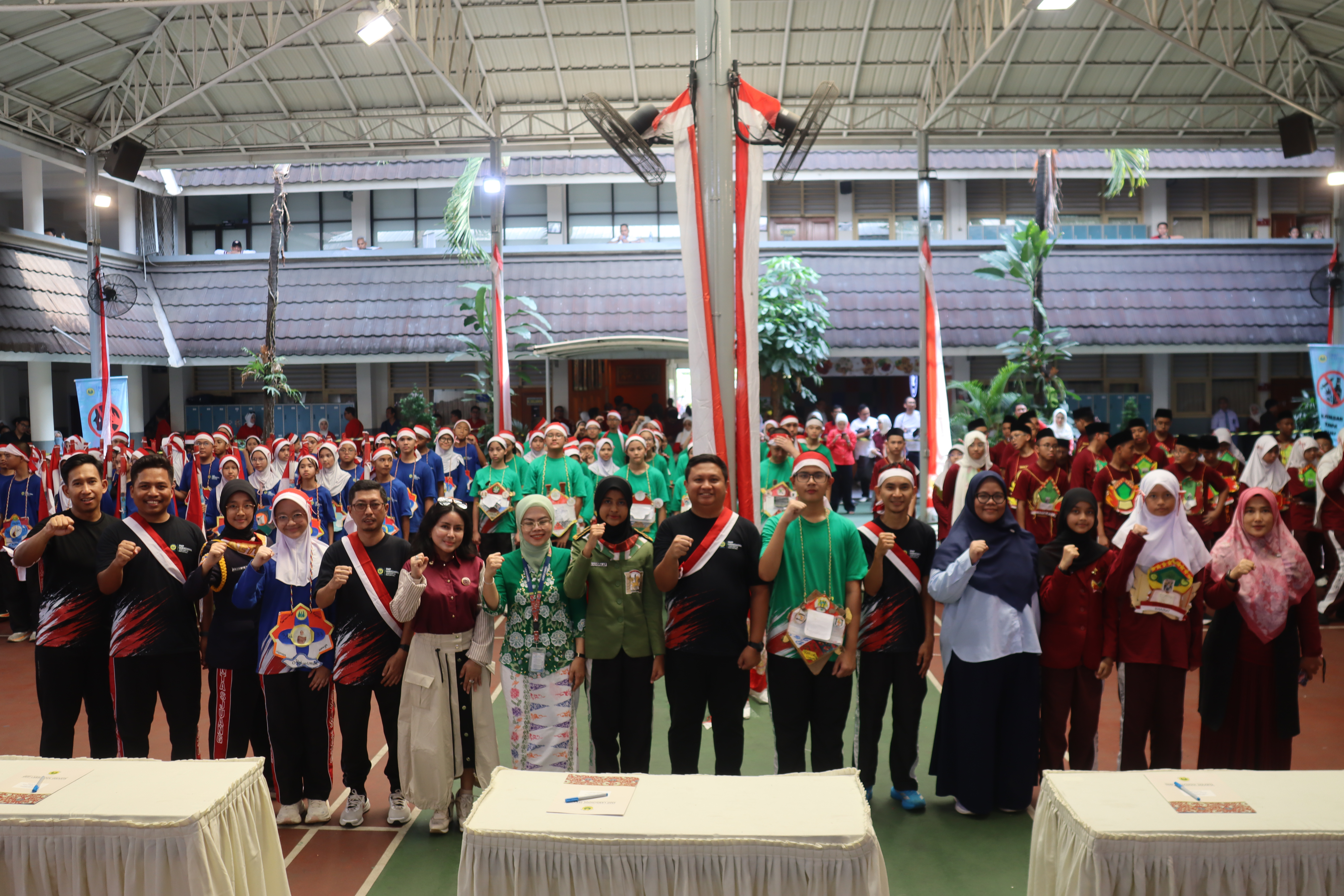 SMP Lasbchool Jakarta Rayakan HUT Ke-81 RI Melalui Tradisi Lari Lintas Juang