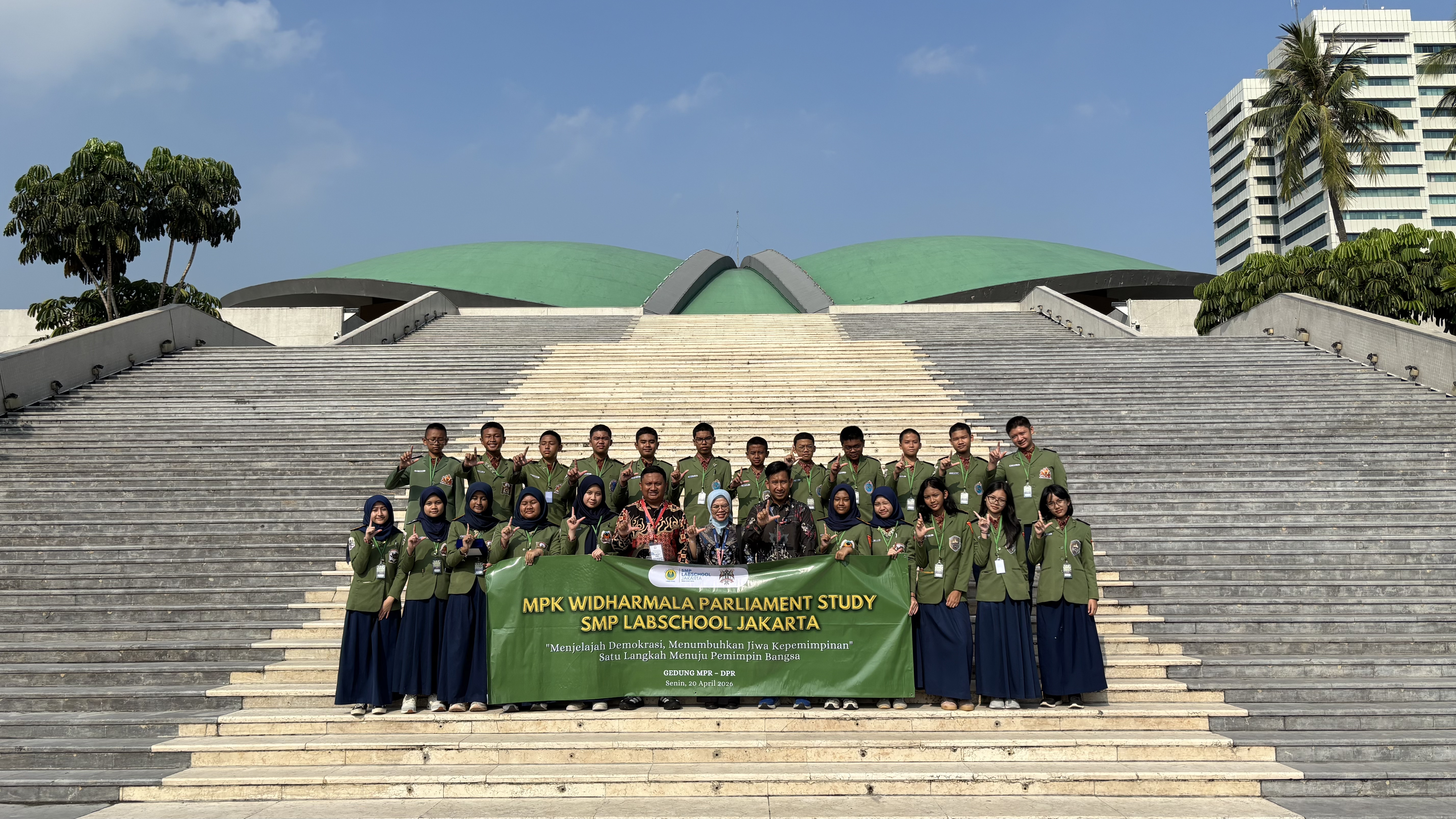 MPK SMP Labschool Jakarta Selenggarakan Parliament Study ke Gedung MPR-DPR-DPD RI